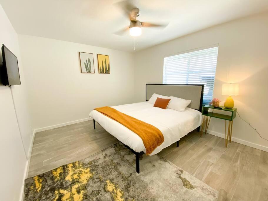 Villa Alluring Townhouse With 2 King Beds, Grill, And Free Parking! Phoenix