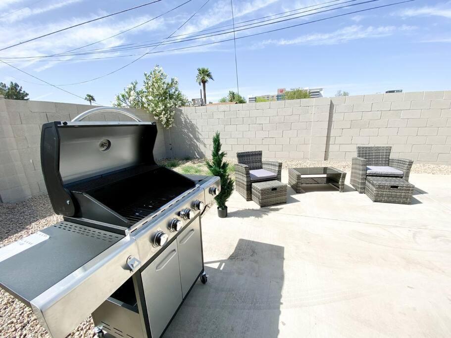 Alluring Townhouse With 2 King Beds, Grill, And Free Parking! Villa