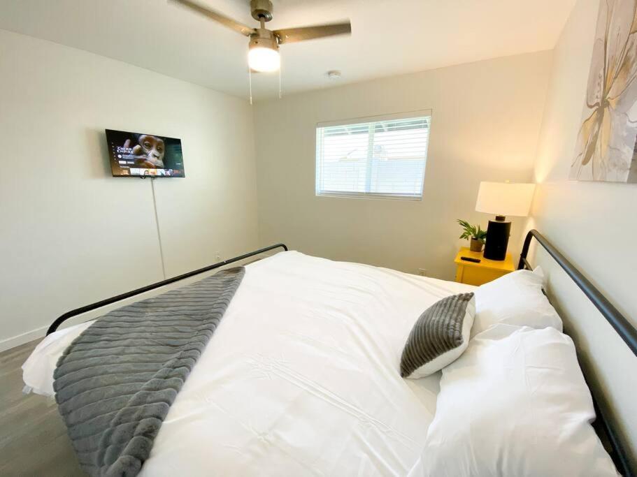 Alluring Townhouse With 2 King Beds, Grill, And Free Parking!